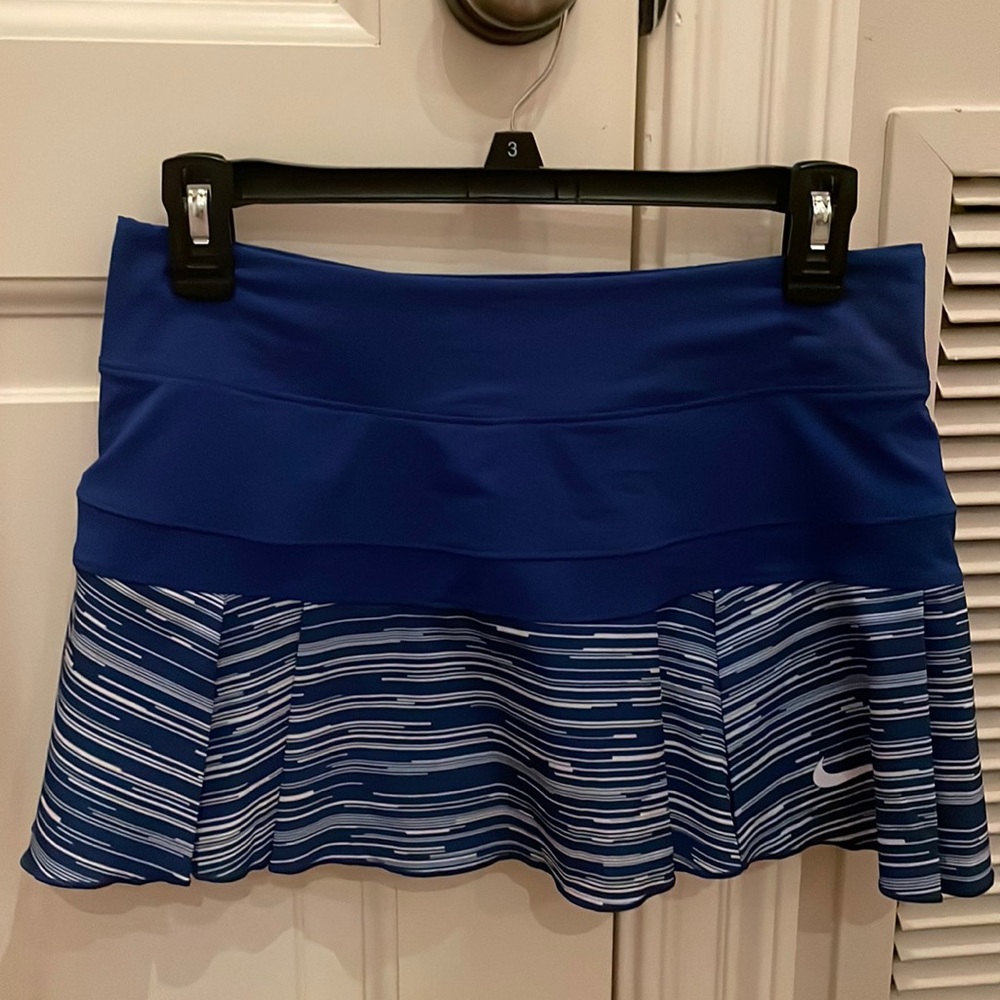 Nike tennis skirt - size small - like new